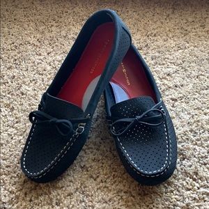 Timmy Hildigure women’s closed toe flats